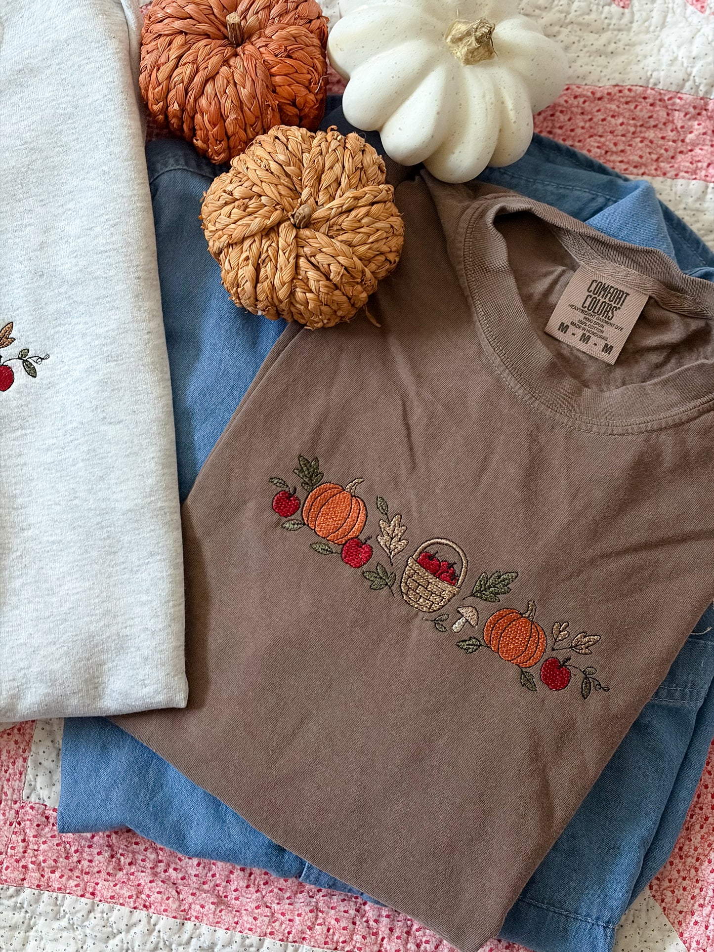90s Fall Embroidered Design | 90s Fall Apples With Baskets Design